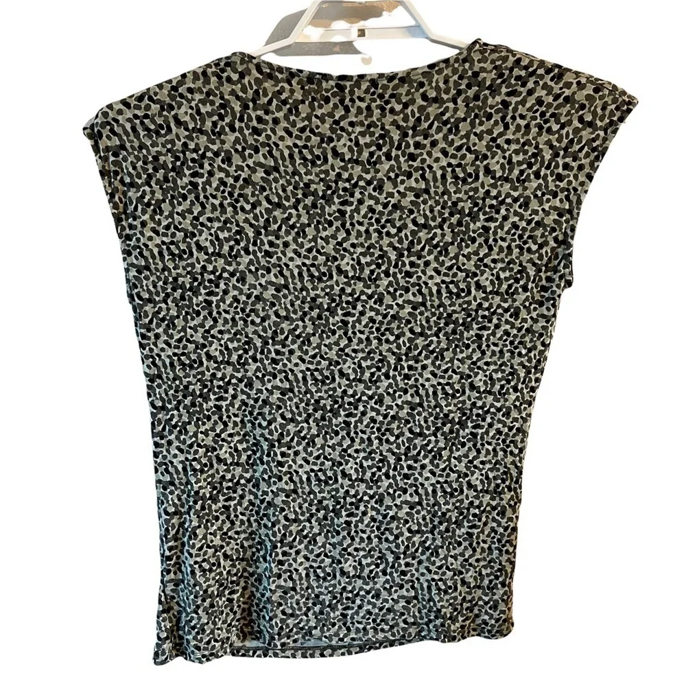 Michael Michael Kors animal print scoop neck top with shoulder zipper si… - Picture 2 of 10